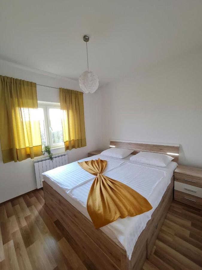 Bed and Breakfast Pansion Katarina à Malinska Extérieur photo